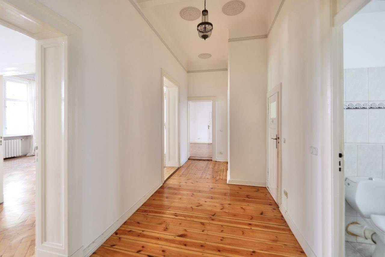 REPRÄSENTATIVER ALTBAU - HOHE DECKEN, STUCK, FISCHGRÄTPARKETT & BALKON - KU'DAMM-KIEZ – Berlin – Vorschaubild 2