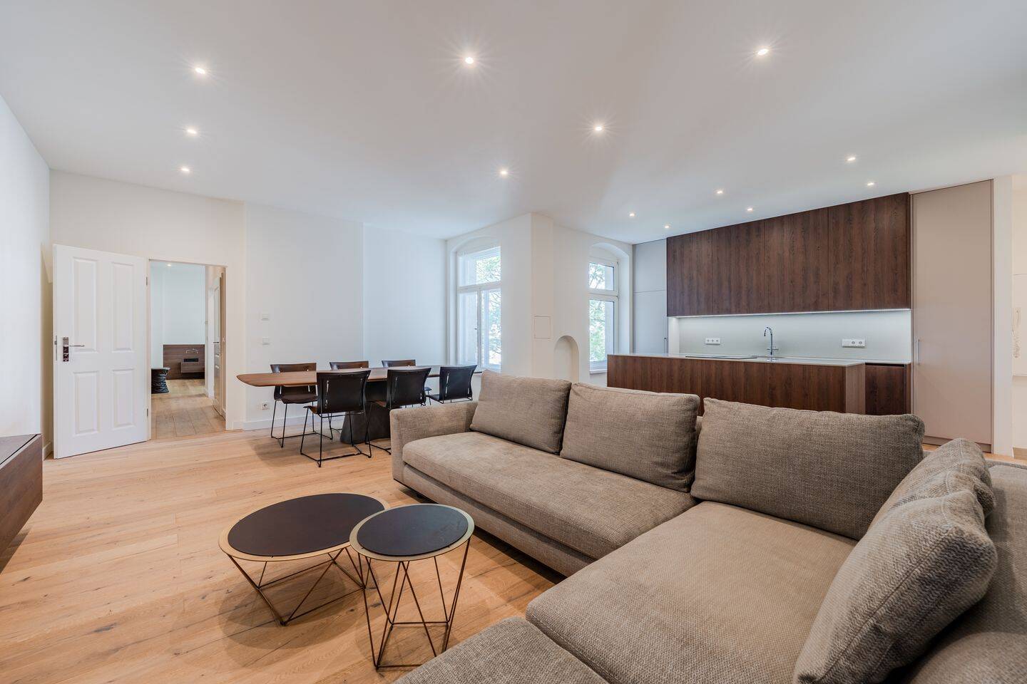 Bezugsfrei! Hochwertig Sanierte & möblierte Architektenwohnung nahe Schlosspark Charlottenburg – Berlin – Bild 1 von 9