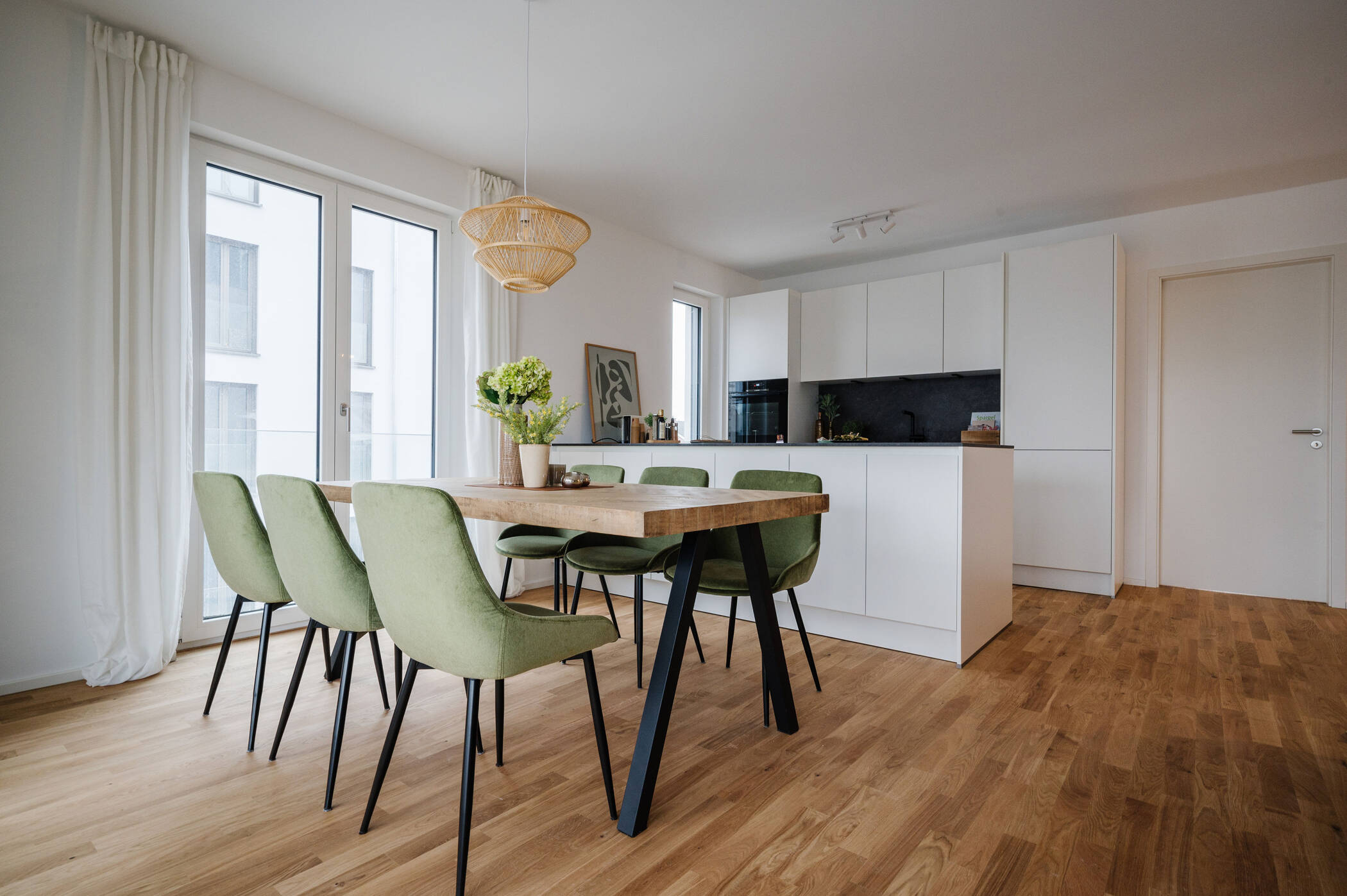 GROSSZÜGIGE 4-ZIMMER-WOHNUNG MIT SÜDLOGGIA UND BLICK IN DIE GRÜNE QUARTIERSMITTE – Edingen-Neckarhausen – Vorschaubild 5
