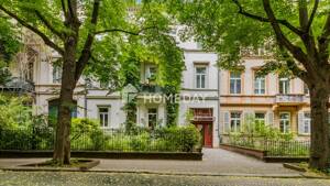 4-ZI-Altbauwohnung mit großzügiger Terrasse & 80 m² Grundfläche großem Dachboden in WI-Mitte