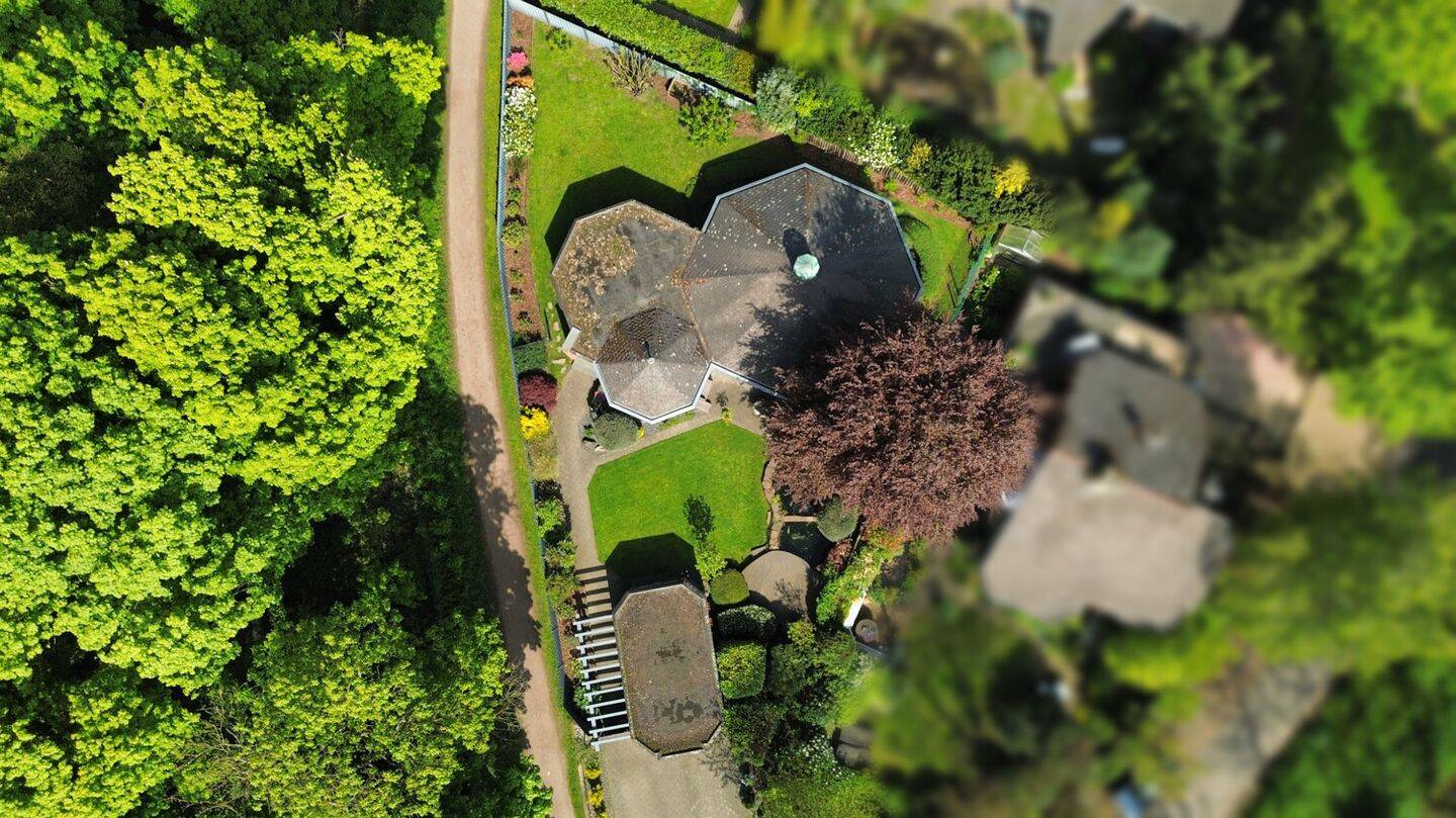 Exklusives Wohnen am Schlosspark: Architektenhaus mit außergewöhnlichem Grundstück – Erftstadt – Vorschaubild 2