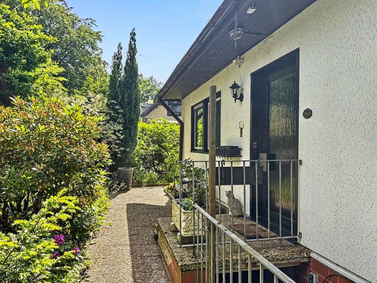 Einfamilienhaus - Vollkeller und Einliegerwohnung - Top-Lage - Hamburg Boberg auf Erbpachtgrundstück – 21033 Hamburg – Bild 1 von 9