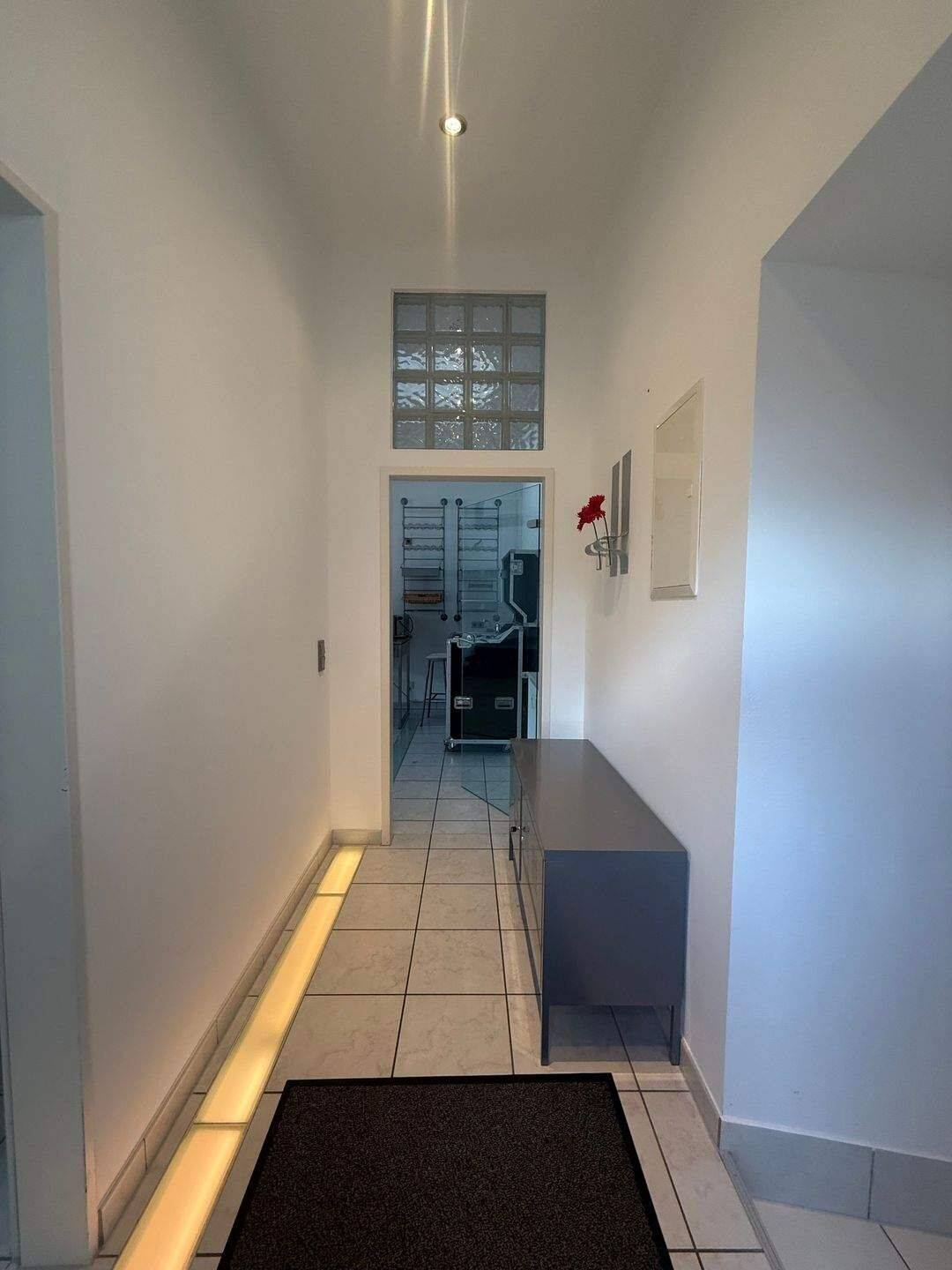 Trafoloft: Eindrucksvolles Apartment auf ehem. Fabrikgelände, für wohnen + arbeiten bestens geeignet! – Nürnberg – Vorschaubild 3