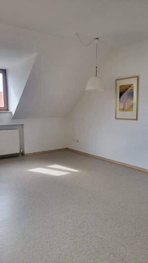 Gepflegte 4-ZKB-Wohnung mit Balkon in idyllischer Ortsrandlage – stadtnah zu Regensburg – 93059 Regensburg – Vorschaubild 9