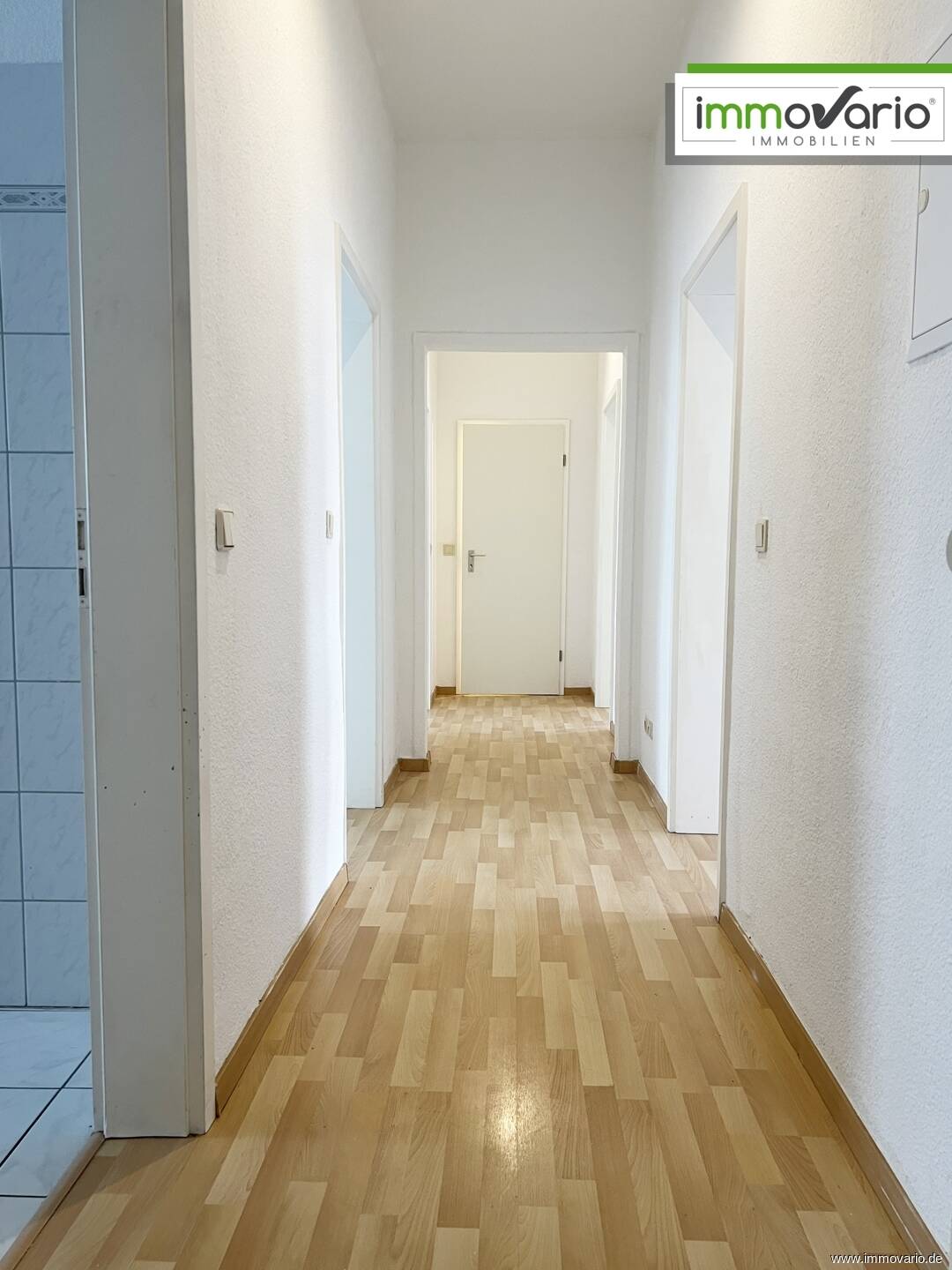Einfache 3-Raum-Wohnung mit Balkon, Tageslichtbad, Wanne & Dusche, Abstellraum. Stellplatz möglich – Magdeburg – Vorschaubild 9