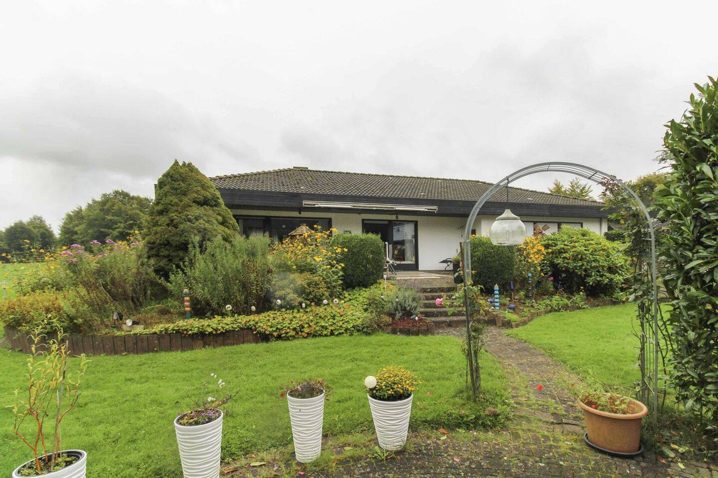 Wohlfühloase: Zuhause in schöner, ruhiger Lage in Monschau - 2 Bungalows und Einliegerwohnung – Monschau – Bild 1 von 9