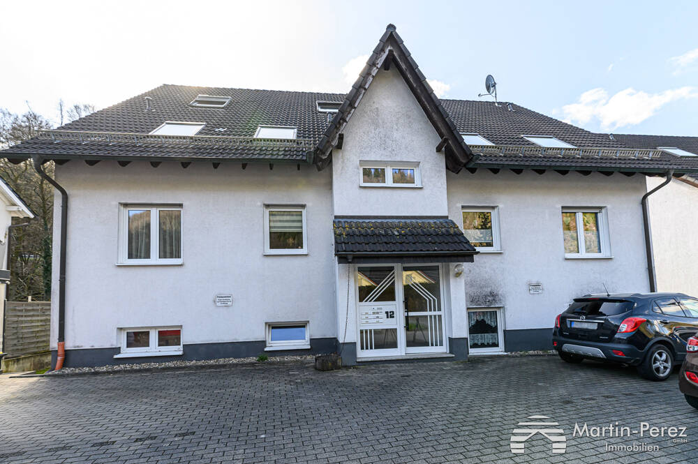 Gepflegte Drei-Zimmer-Wohnung - Terrasse - Garten - Stellplatz - Keller -