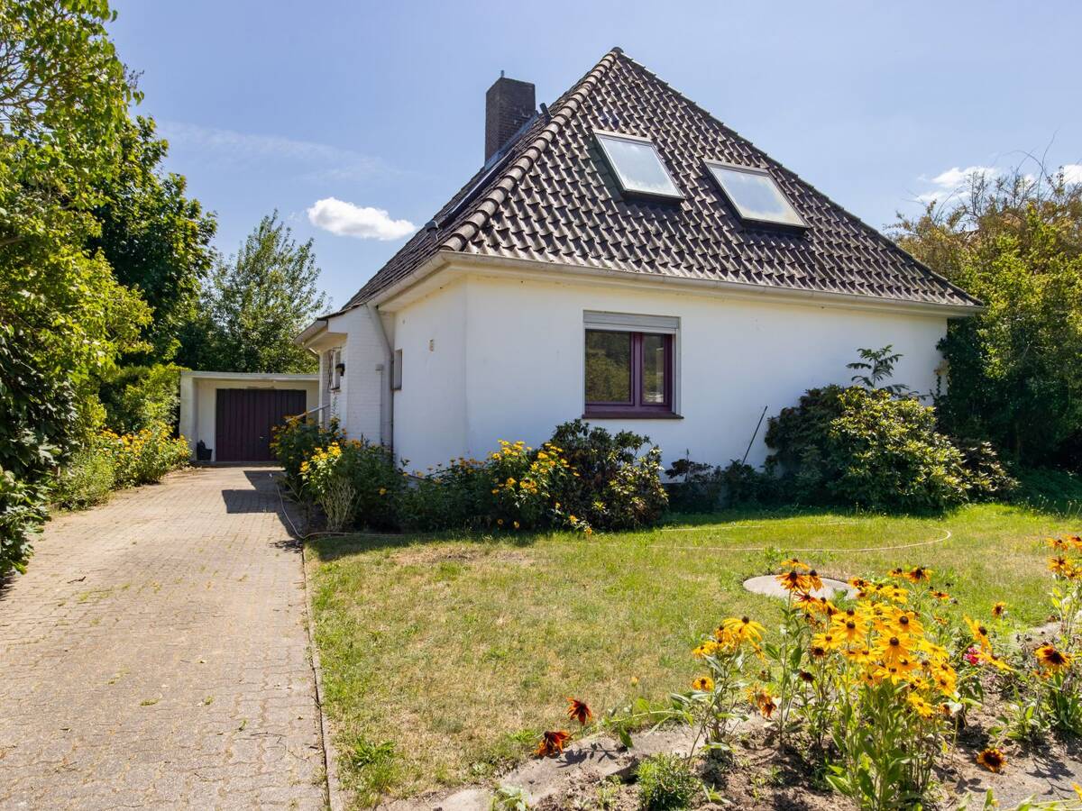 Einfamilienhaus mit großzügigem Grundstück (Erbpacht) in Lübeck-St. Jürgen – 23562 Lübeck – Bild 1 von 9