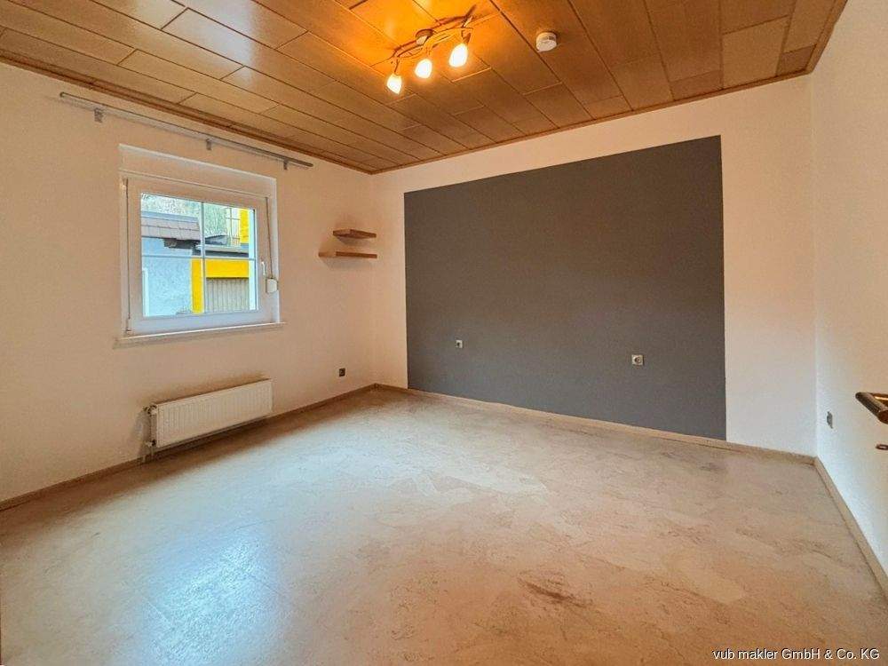 Reihenmittelhaus in zentraler Lage von Naila bietet ein großzügiges Zuhause – Naila – Vorschaubild 5