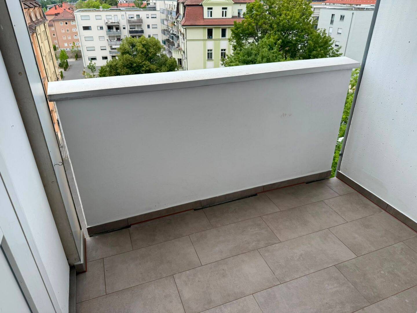 Modern renoviertes 1-Zimmer-Apartment mit Einbauküche, Balkon und toller Aussicht – Nürnberg – Vorschaubild 9