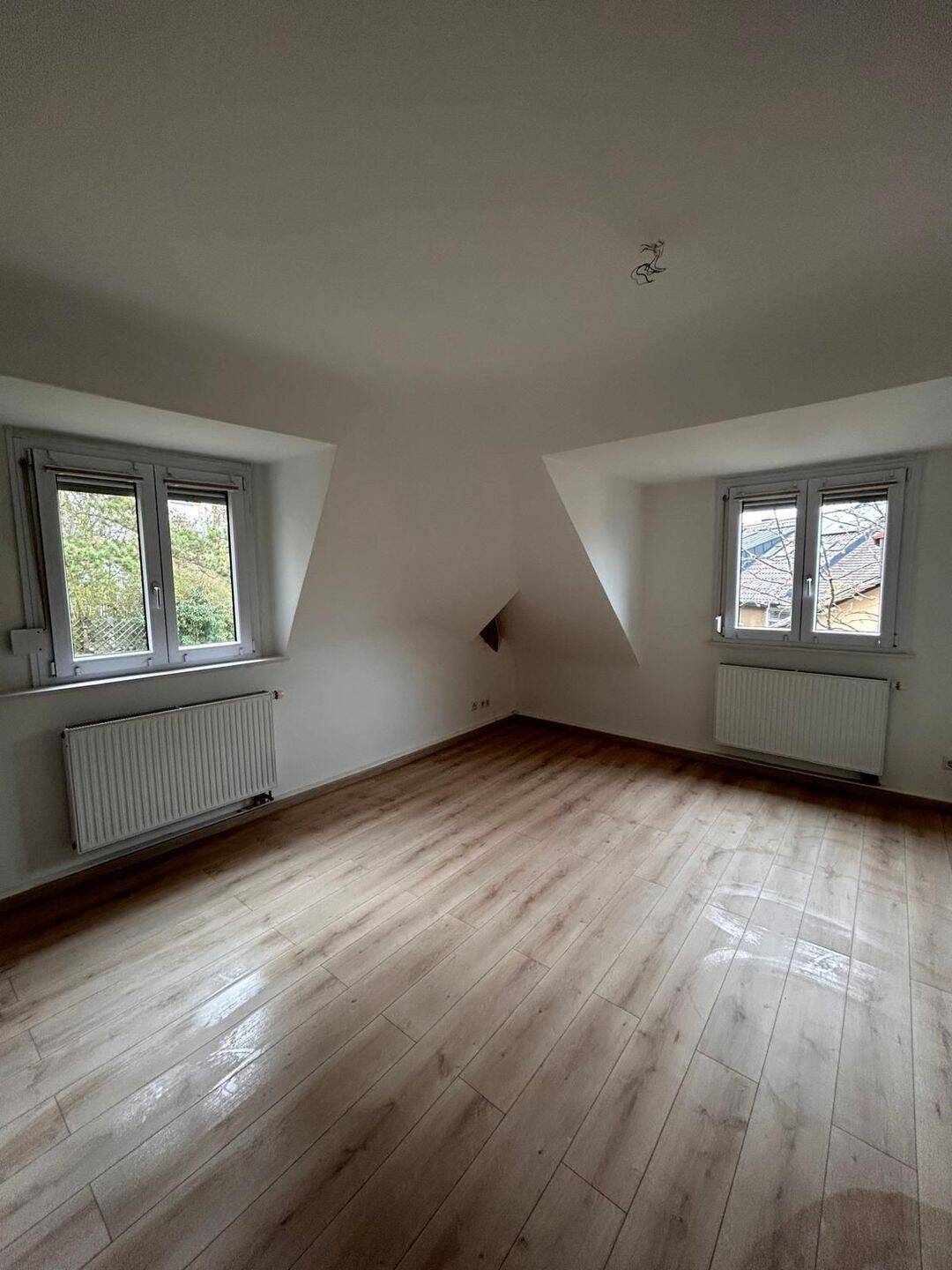 Charmante Teilmöblierte 2,5 Zi Wohnung mit Gartennutzung – Stuttgart – Vorschaubild 8