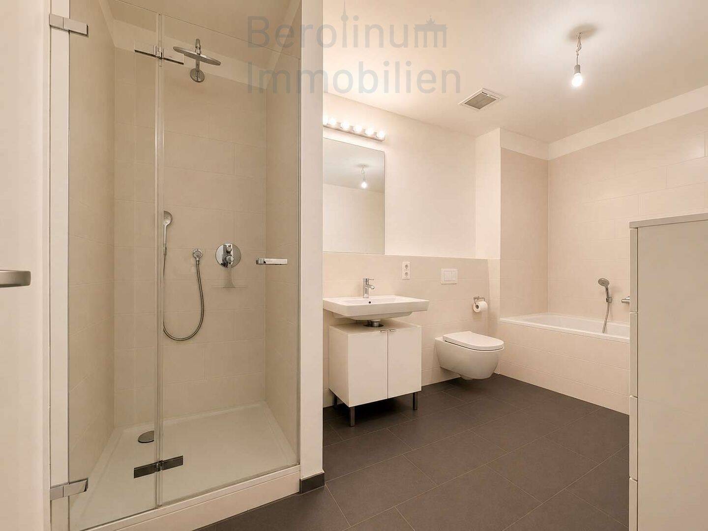 Über den Dächern von Mitte - moderne Neubauwohnung mit Balkon & Weitblick – Berlin – Vorschaubild 9