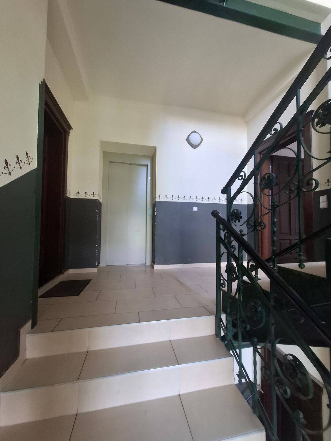 Schöne 5 Zimmerwohnung im ruhigem Mehrfamilienhaus..... – Chemnitz – Vorschaubild 4