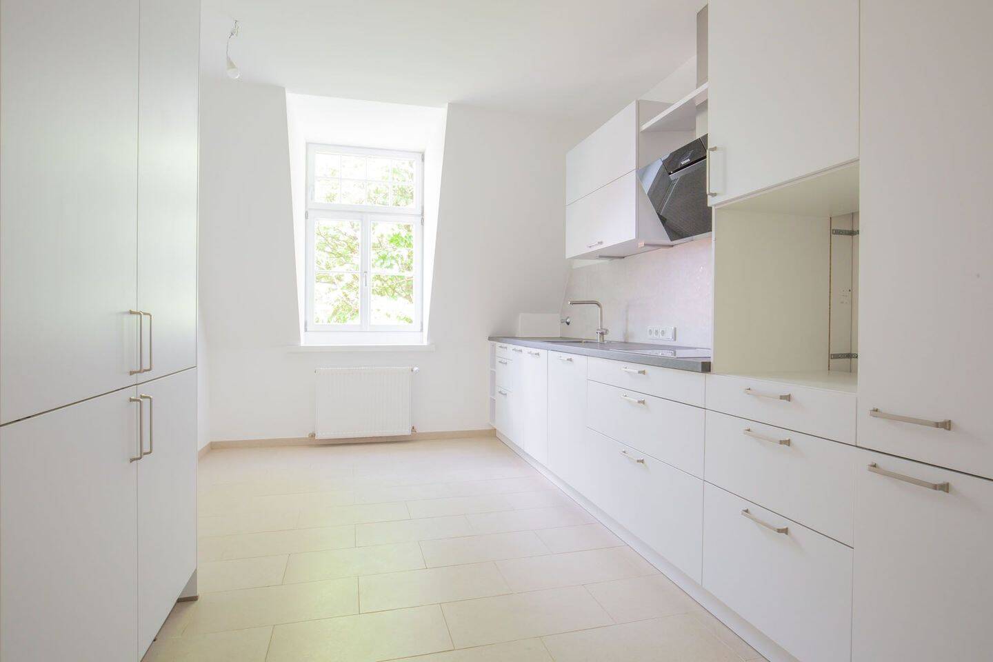 AIGNER - Helles 3 Zimmer Altbaujuwel mit Einbauküche am Hohenzollernplatz – München – Vorschaubild 4
