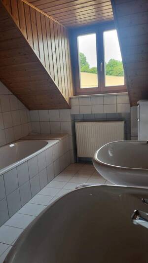 Gepflegte 4-ZKB-Wohnung mit Balkon in idyllischer Ortsrandlage – stadtnah zu Regensburg – 93059 Regensburg – Vorschaubild 6