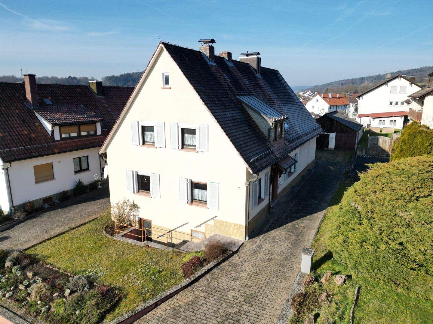 Großzügiges Einfamilienhaus mit vielseitigem Raumangebot und Garten – Partenstein – Vorschaubild 2