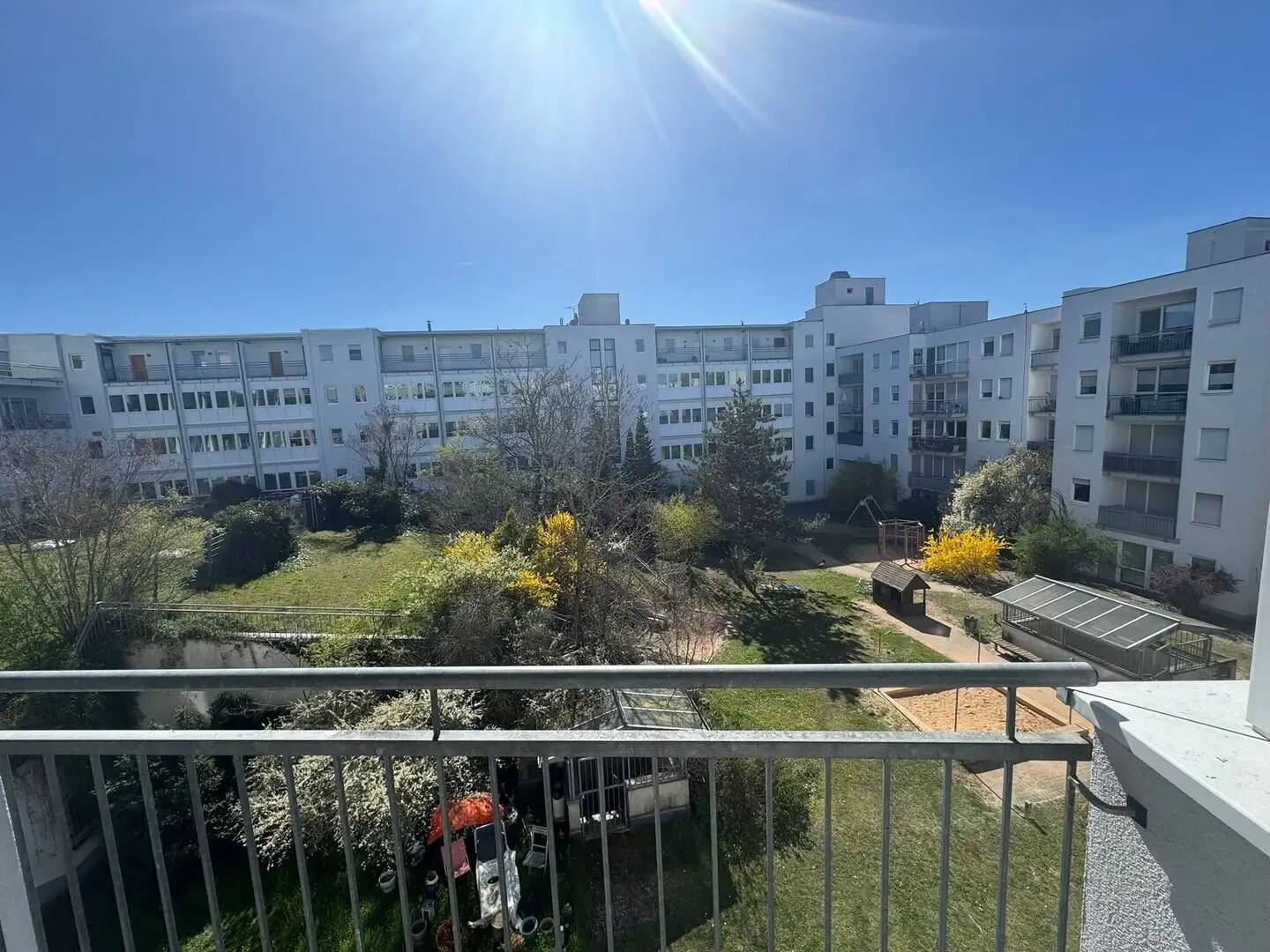 Einziehen und Loswohnen - möbliertes Studio mit allem drum und dran – Nürnberg – Vorschaubild 4