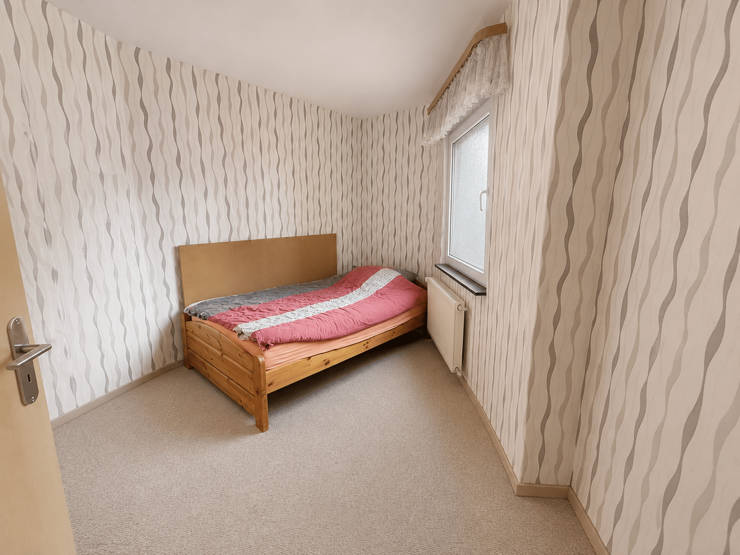 Einfamilienhaus mit hochwertig modernisiertem Wohnbereich auf 1.080 m² Grundstück Garten/Pool – Wattenheim – Vorschaubild 7