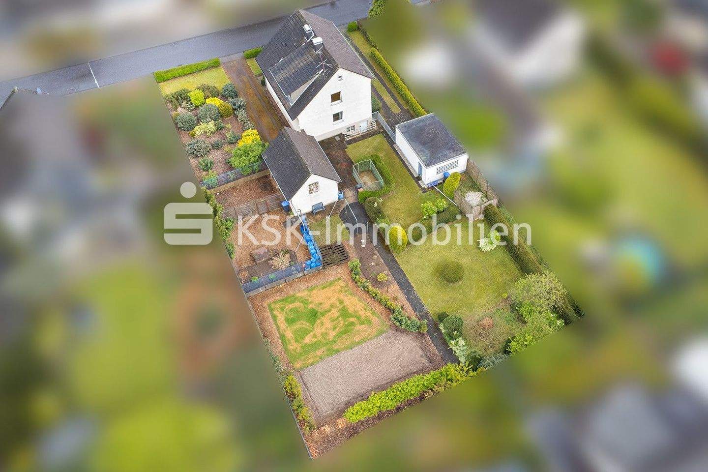 Großzügiges, sonnenverwöhntes Grundstück mit Zweifamilienhaus für kreative Sanierer. – Bergisch Gladbach – Bild 1 von 6