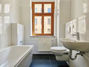 Mit Video: Frisch saniert - 2 Zimmer mit Tageslichtbad und Einbauküche! – 39112 Magdeburg – Vorschaubild 3