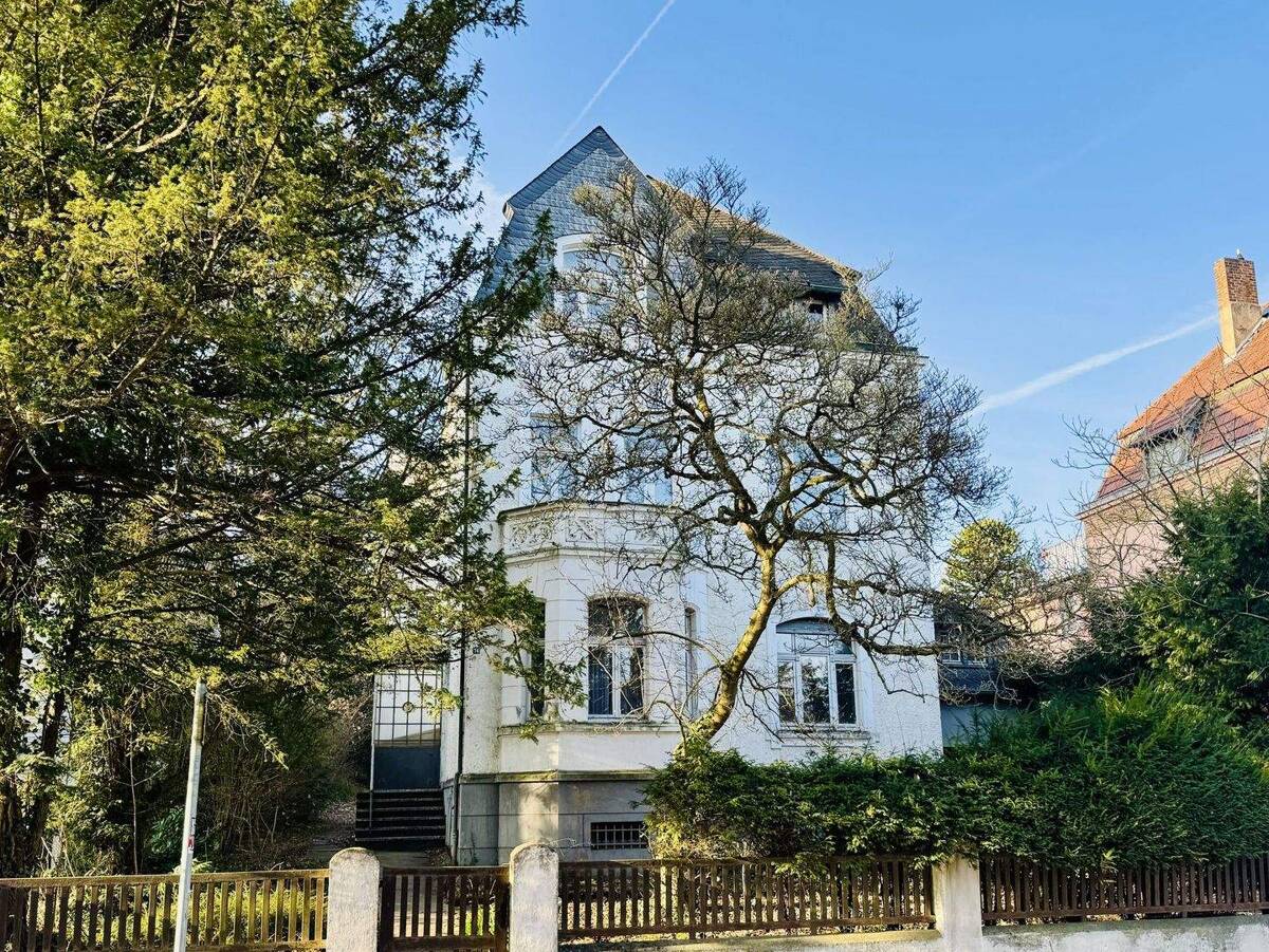 Gründerzeitvilla im Dornröschenschlaf – 53177 Bonn – Bild 1 von 9