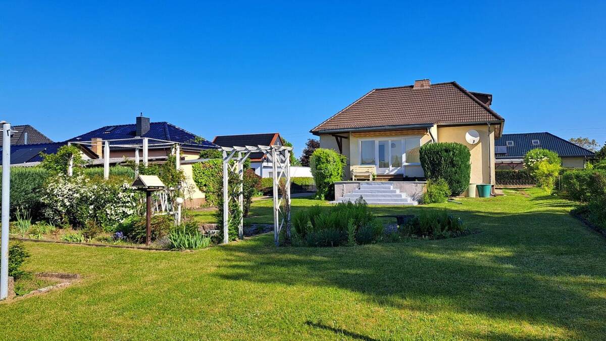 Einfamilienhaus mit idyllischem Garten - ideal für Ihre Modernisierungsideen – 15366 Neuenhagen bei Berlin – Bild 1 von 9