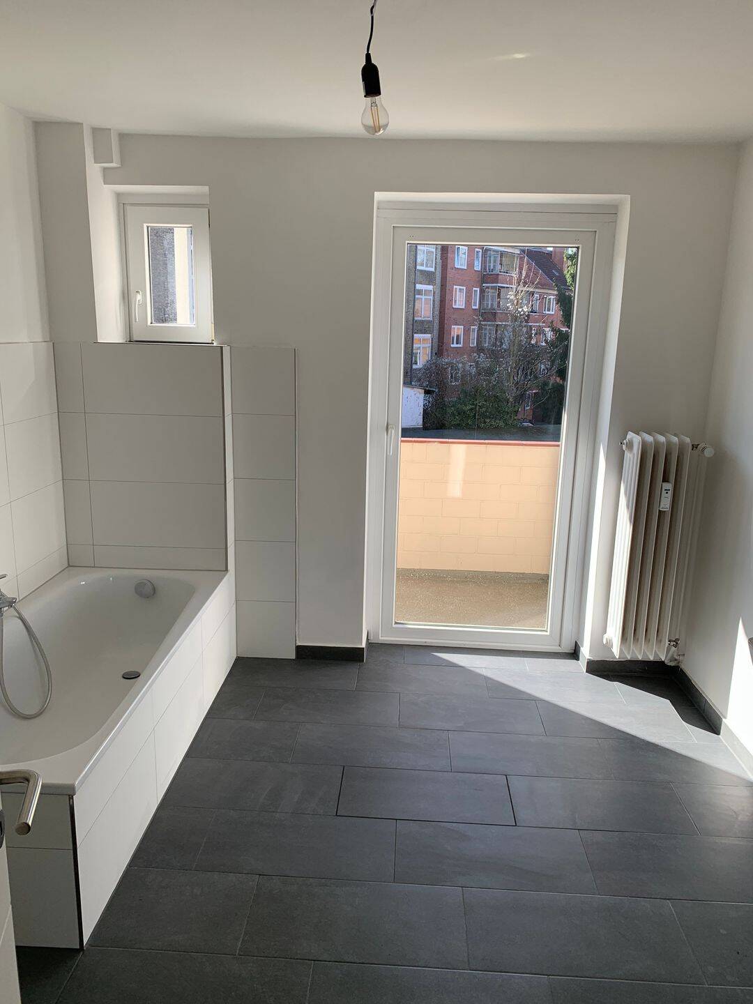 Kiel - Wilhelmplatz: Freie, fein modernisierte 3 Zimmer Eigentumswohnung mit 3 Balkonen im 2.0G – Kiel – Vorschaubild 9