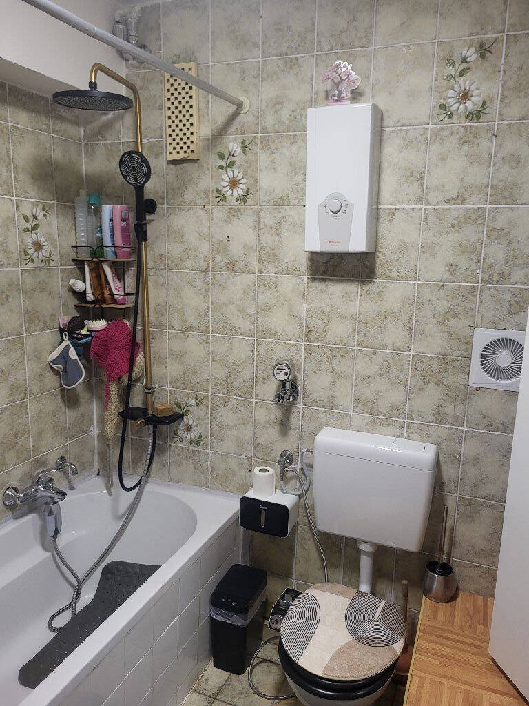 Geräumige 4-Zi.-Wohnung mit Einbauküche und Balkon – Krefeld – Vorschaubild 8