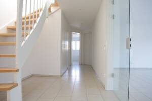 Modernes Wohnen mit Weitblick: Stilvolle Maisonette-Wohnung – 33619 Bielefeld – Vorschaubild 7