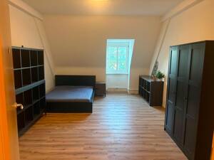 WG Zimmer am Burgberg – 22 m2, 300 € warm (nur an Studierende)