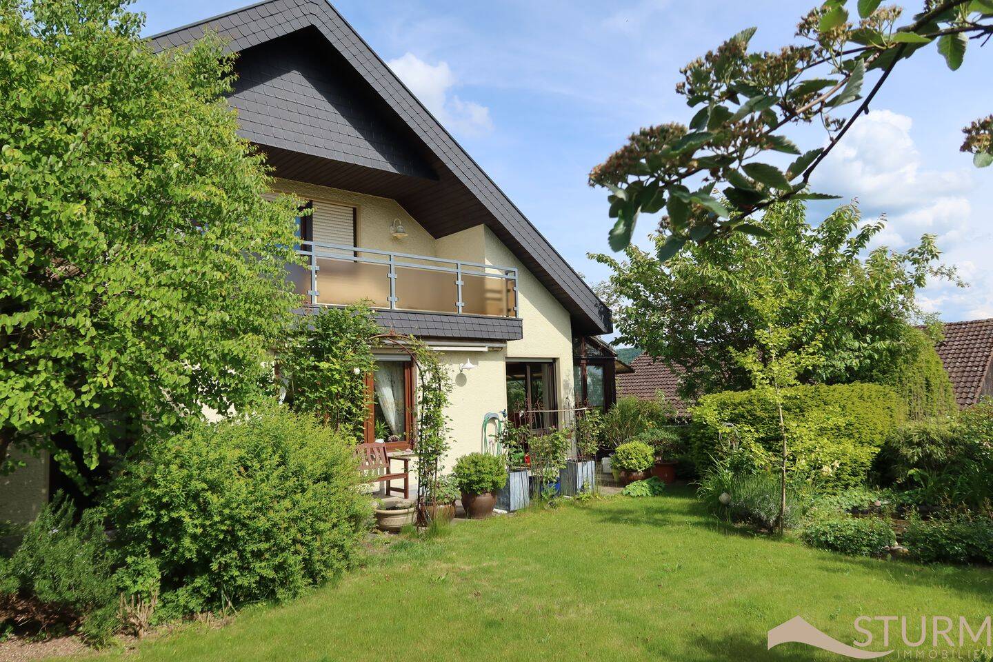 Stattliches, grundsolides Domizil mit Doppelgarage und wunderschön eingewachsenem Garten in ruhige Lage - Dingolshausen – Dingolshausen – Vorschaubild 4