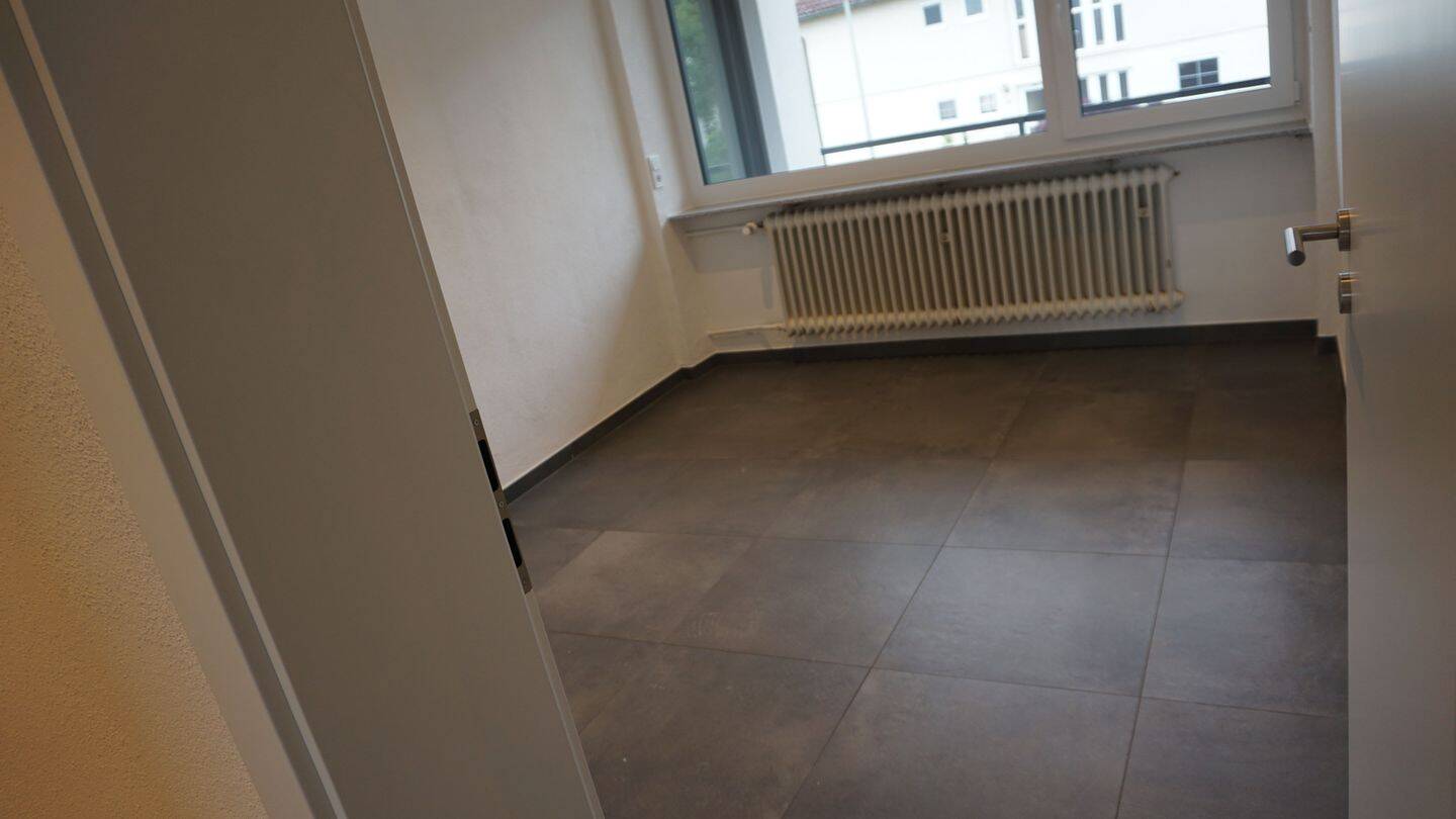 Top sanierte 3-ZKB mit Balkon & EBK | Erstbezug nach Sanierung | Stellplatz inkl. – Petersberg – Vorschaubild 4