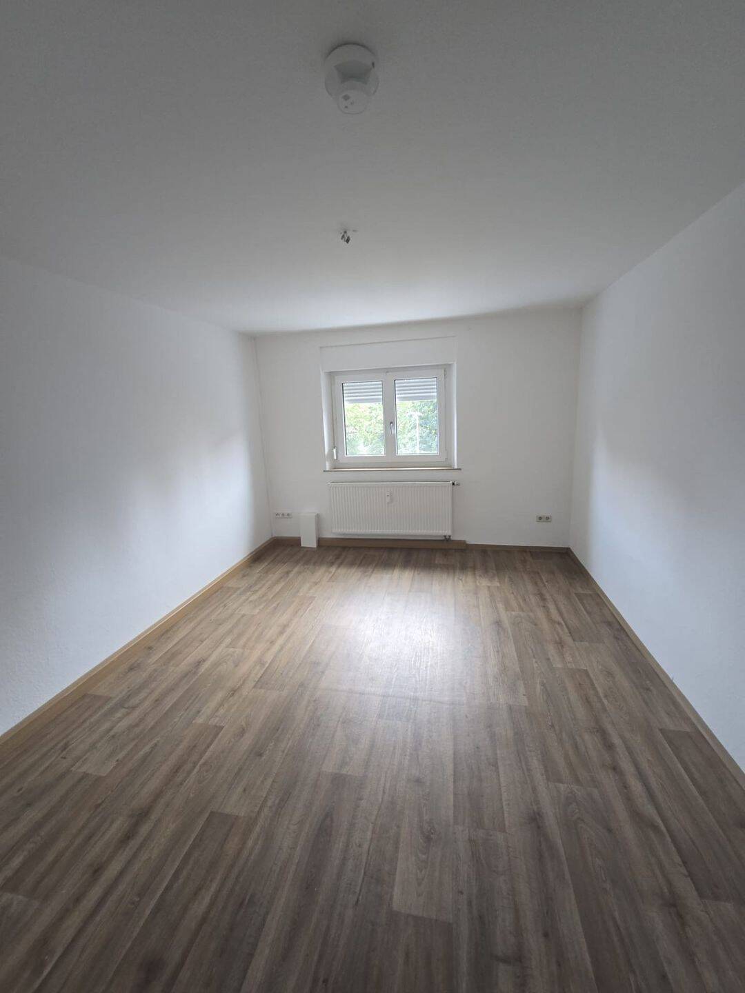 Renovierte 1-Zimmer-Wohnung im 3. OG in 90443 Nürnberg – Nürnberg – Vorschaubild 2