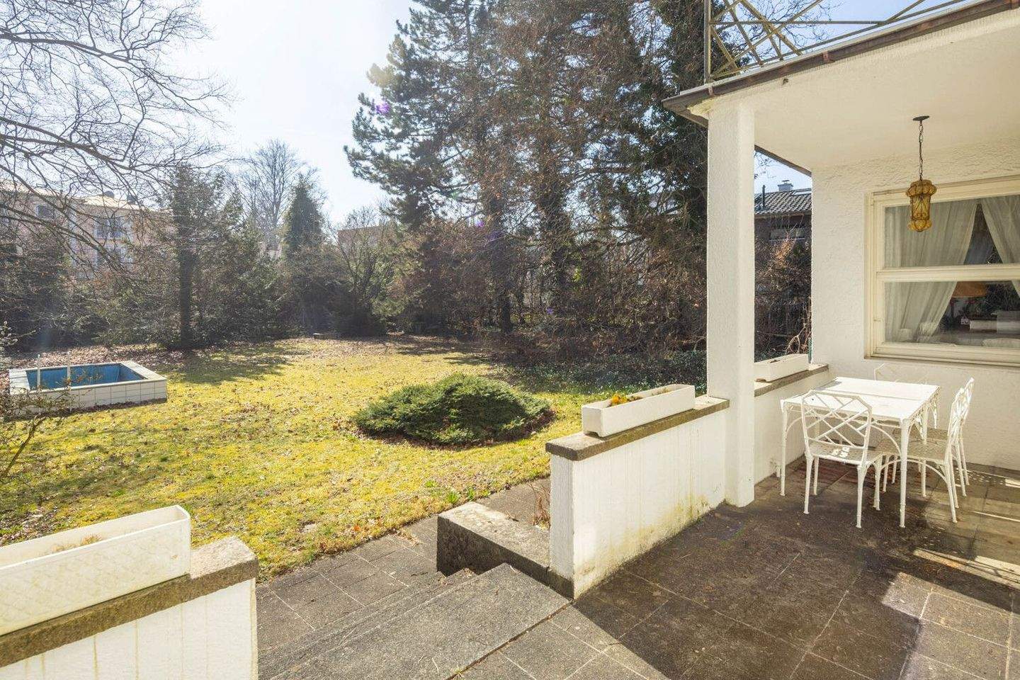 Beste Lage mit nostalgischer Atmosphäre und einem weitläufigen Garten – Memmingen – Vorschaubild 4