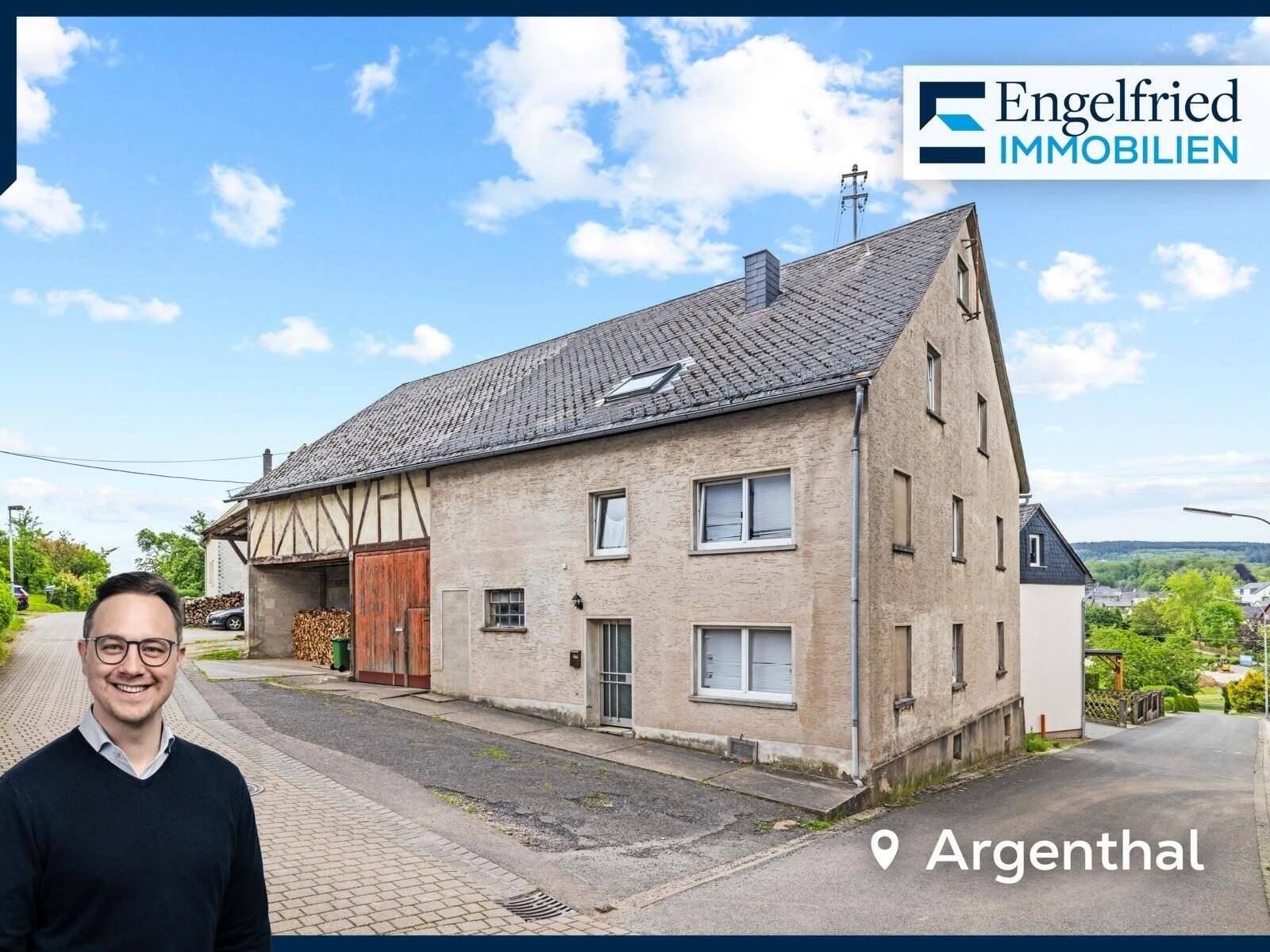 Großes Einfamilienhaus mit Nebengebäuden auf großem Grundstück – Argenthal – Bild 1 von 9