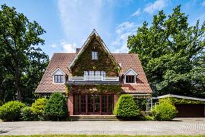 Herrschaftliche Rotklinker-Villa auf einzigartigem Grundstück direkt am Alsterlauf – 22395 Hamburg – Vorschaubild 2