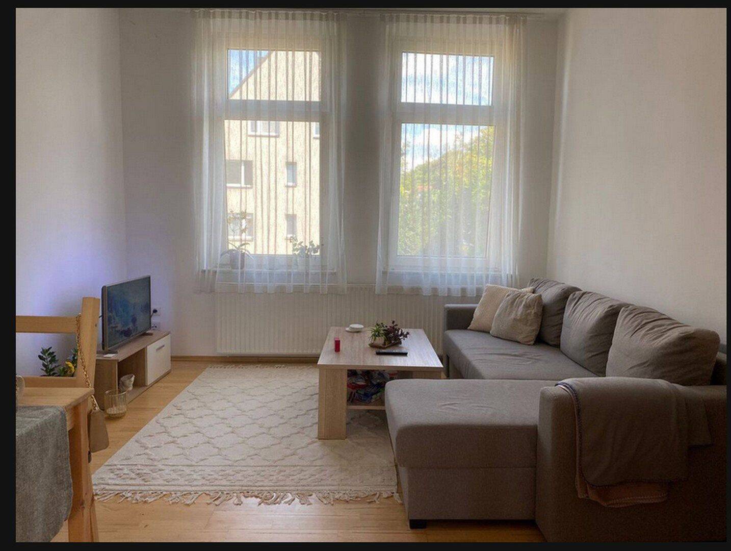 Modernisierte Wohnung mit zwei Zimmern und EBK in Bochum – Bochum – Bild 1 von 6