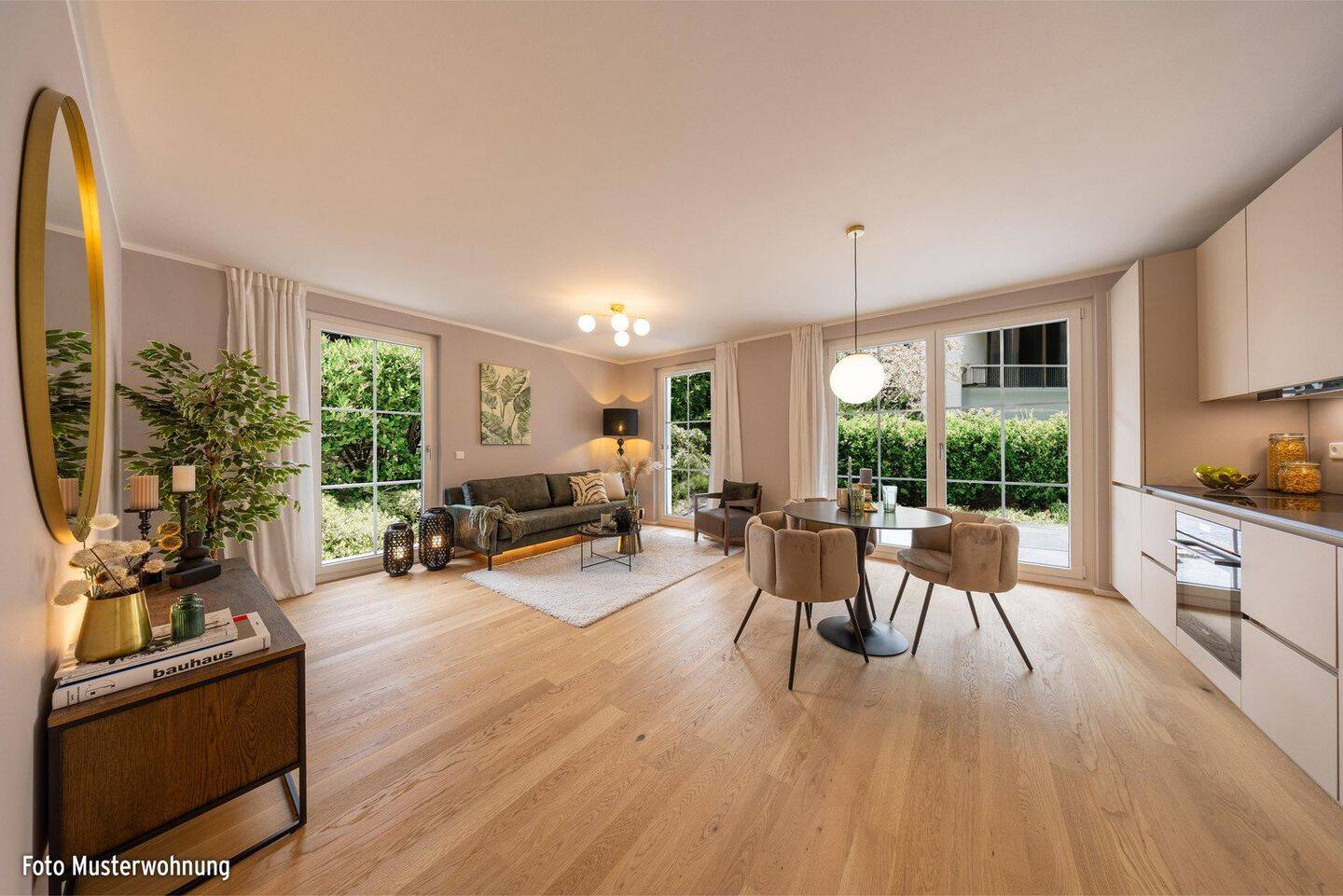 *SOFORT BEZUGSFERTIG* EXKLUSIVE MAISONETTE-WOHNUNG MIT SCHÖNER GARTENTERRASSE (U3) – München – Vorschaubild 2