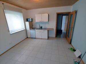 Schöne 2-Zimmer-Wohnung in der 2. Etage mit Einbauküche an einzelne Person zu vermieten. – 74080 Heilbronn – Vorschaubild 2