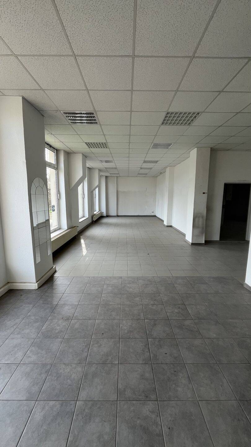 Vielseitige Gewerbeimmobilie mit Wohnanteil und großzügigem Hof auf 2.300 m² Grundstück. – Altenburg – Vorschaubild 2