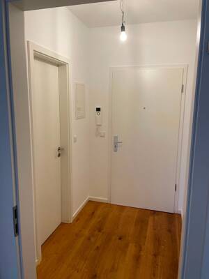 Frisch renovierte 2-Zimmer-Wohnung mit Loggia in Berlin-Friedrichshain – 10247 Berlin – Vorschaubild 4