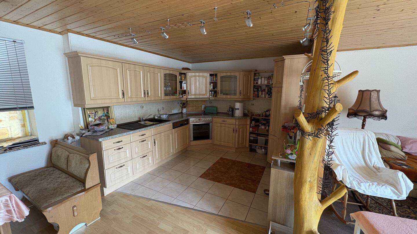 Geräumiges Einfamilienhaus mit wunderschönem Garten und einladendem Pool - der perfekte Rückzugsort für entspannte Stunden zu Hause. – Frohburg – Vorschaubild 3