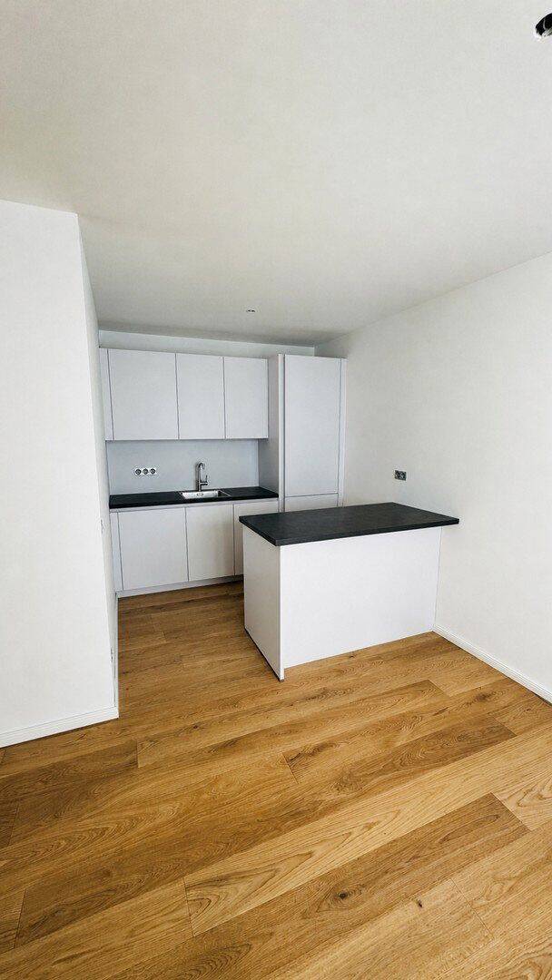 Ruhiges Rückgebäude - Charmante Erdgeschoss Terrassen Wohnung mit urbanem Kleingarten – München – Vorschaubild 2