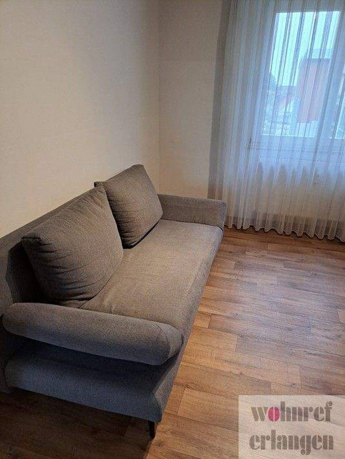 Möblierte 2-Zimmer-Wohnung mit Balkon in zentraler Lage – 91058 Erlangen – Bild 1 von 9