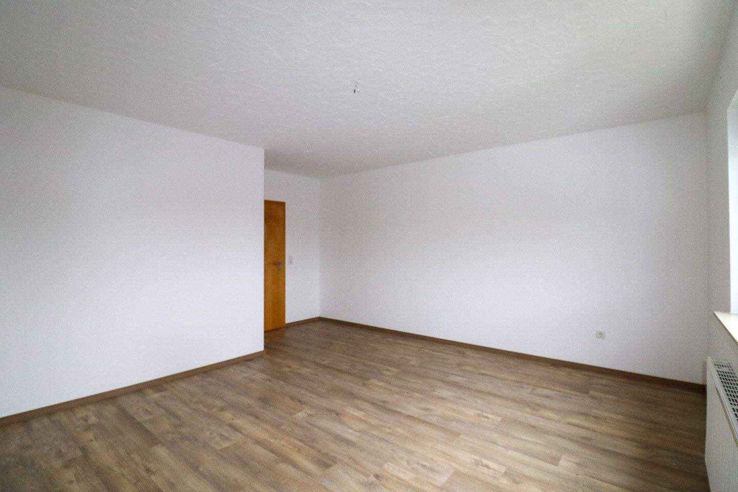 Reihenendhaus mit Splitlevel-Architektur, Garage, Garten und neuer Heizung – Bergheim – Vorschaubild 8