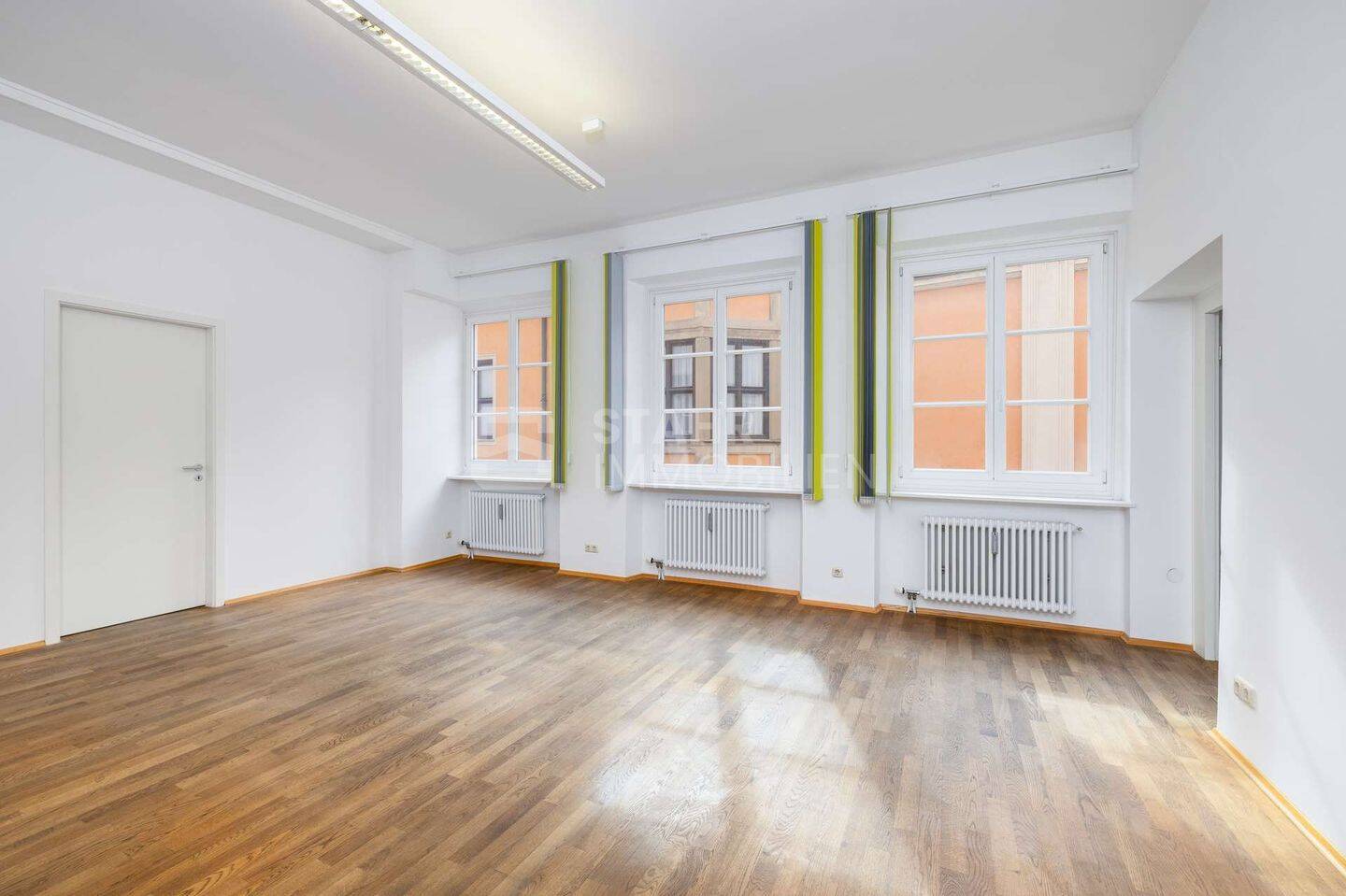 Raum für Ideen - Großzügige Altbauwohnung mit 4 Zimmern im Herzen von Augsburg – Augsburg – Vorschaubild 2