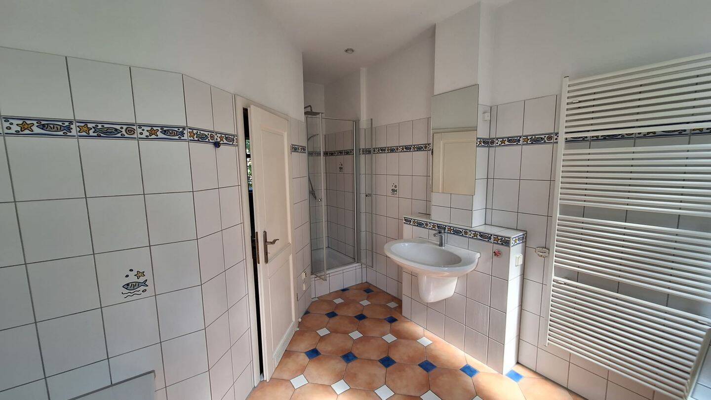 Wunderschön sonnige Wohnung mit Schlafzimmer zum Innenhof .Absolut ruhige Lage im 3 OG – Berlin – Vorschaubild 2