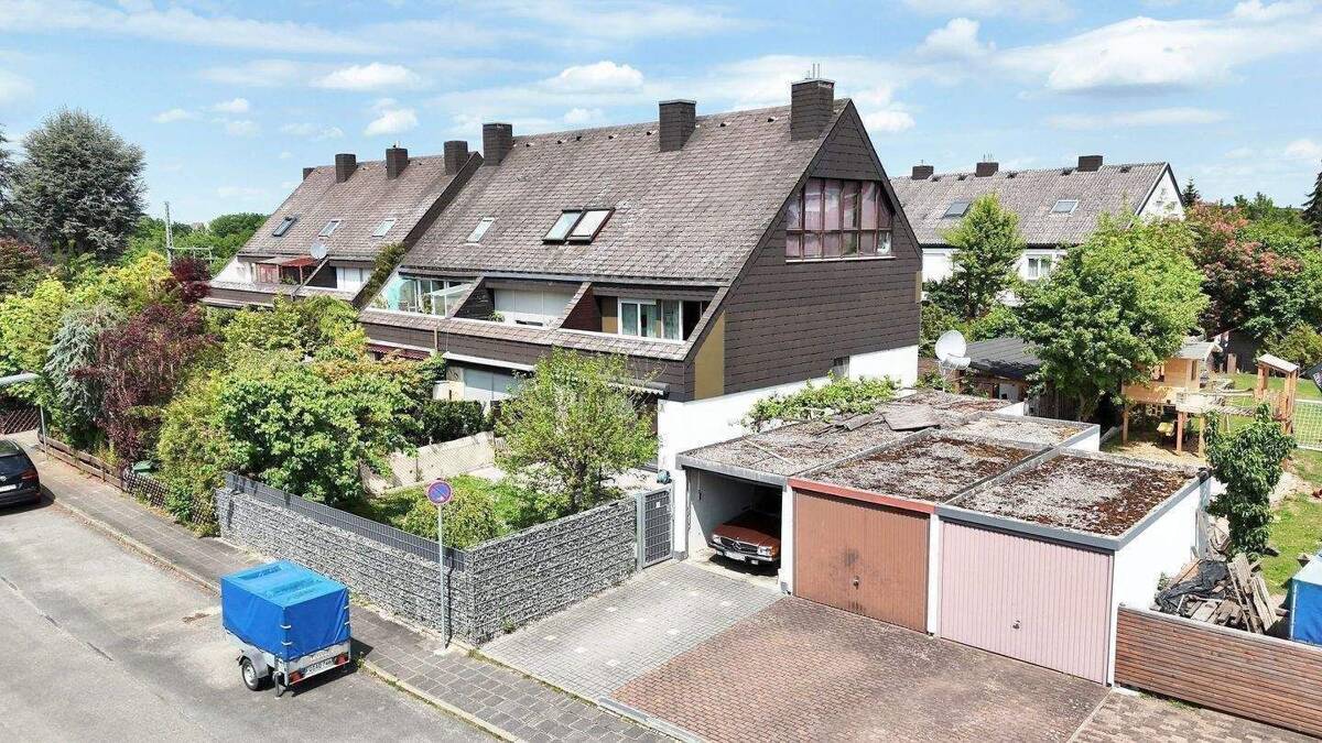 Architekten-Reicheneckhaus mit Garten und Doppelgarage in begehrter Lage von Fürth – 90766 Fürth – Bild 1 von 9