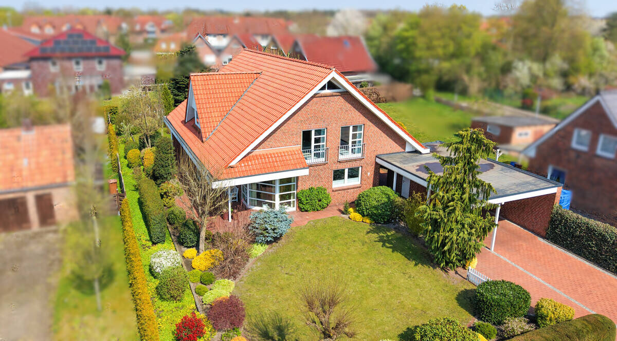 Großzügig wohnen in Wardenburg: gepflegtes Zuhause in ruhiger Sackgassenlage – Wardenburg – Bild 1 von 9