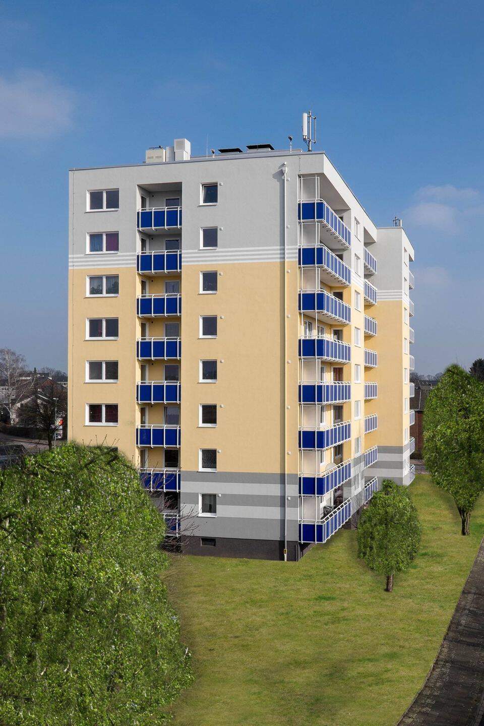 FAMILIENGLÜCK  Sonnige 3-Zimmerwohnung im EG mit Loggia